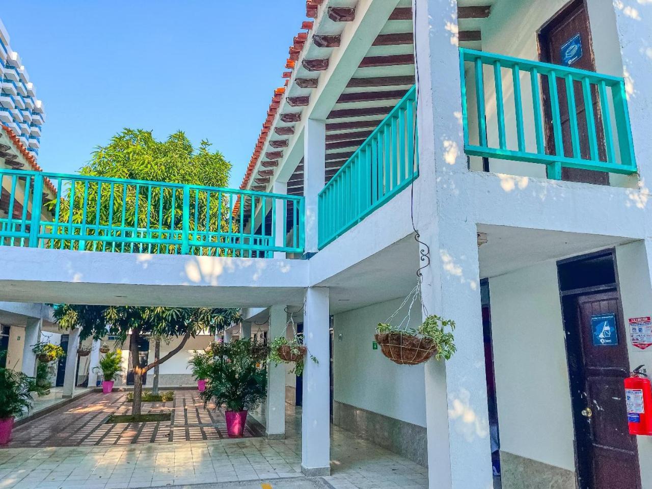 Hotel Los Veleros Santa Marta Екстериор снимка