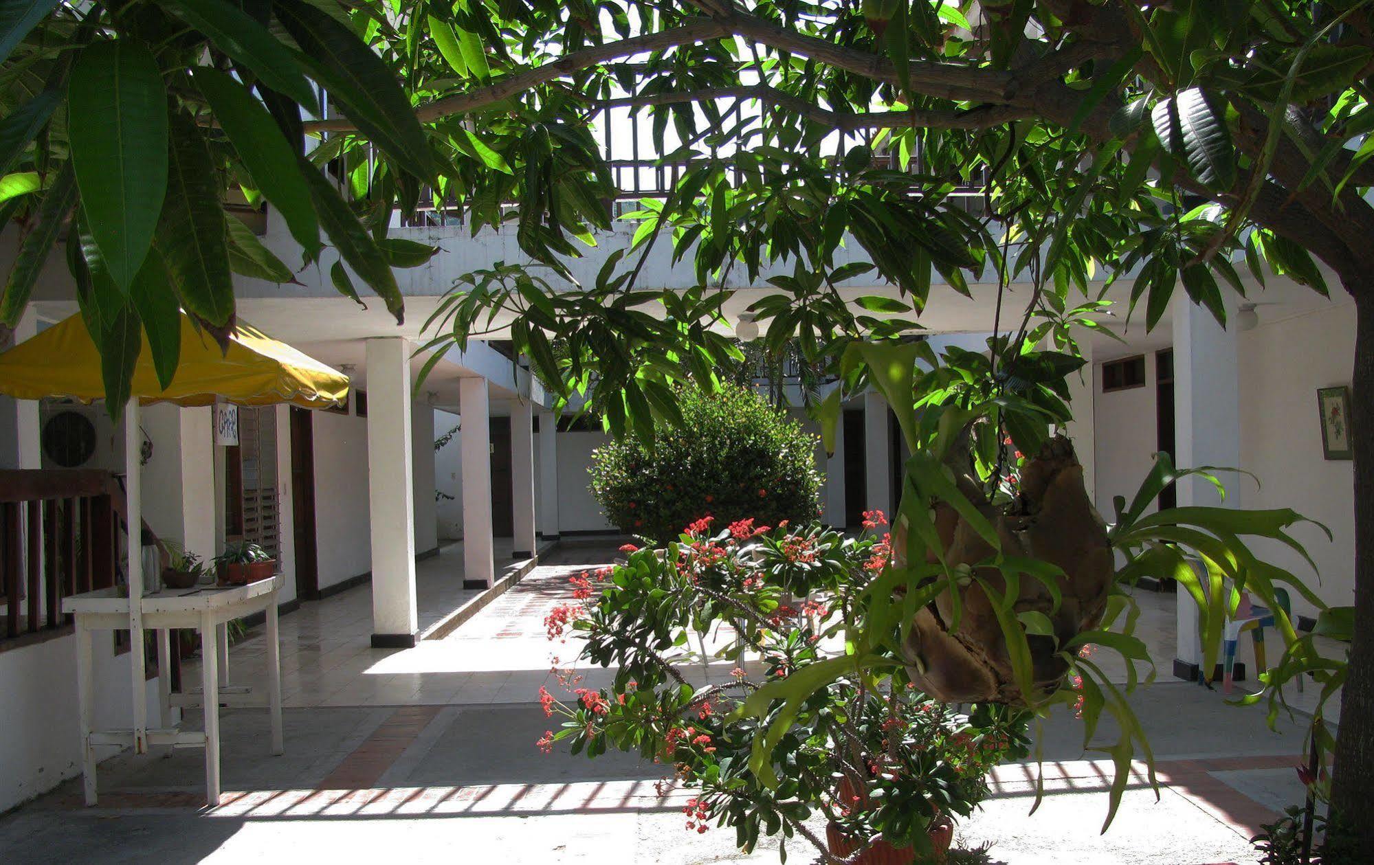 Hotel Los Veleros Santa Marta Екстериор снимка